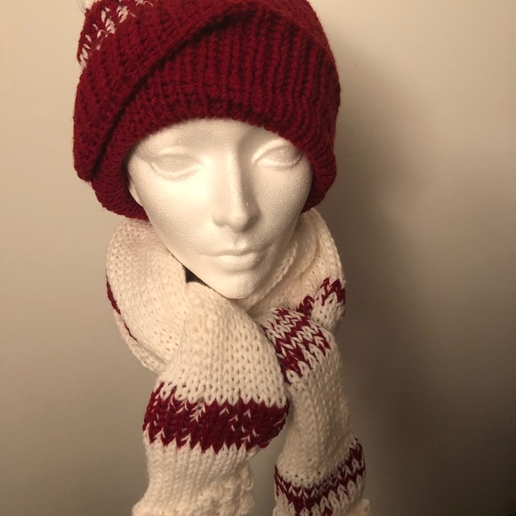 Handmade knitted hat/scarf / glove set. NWOT. - Picture 3 of 8